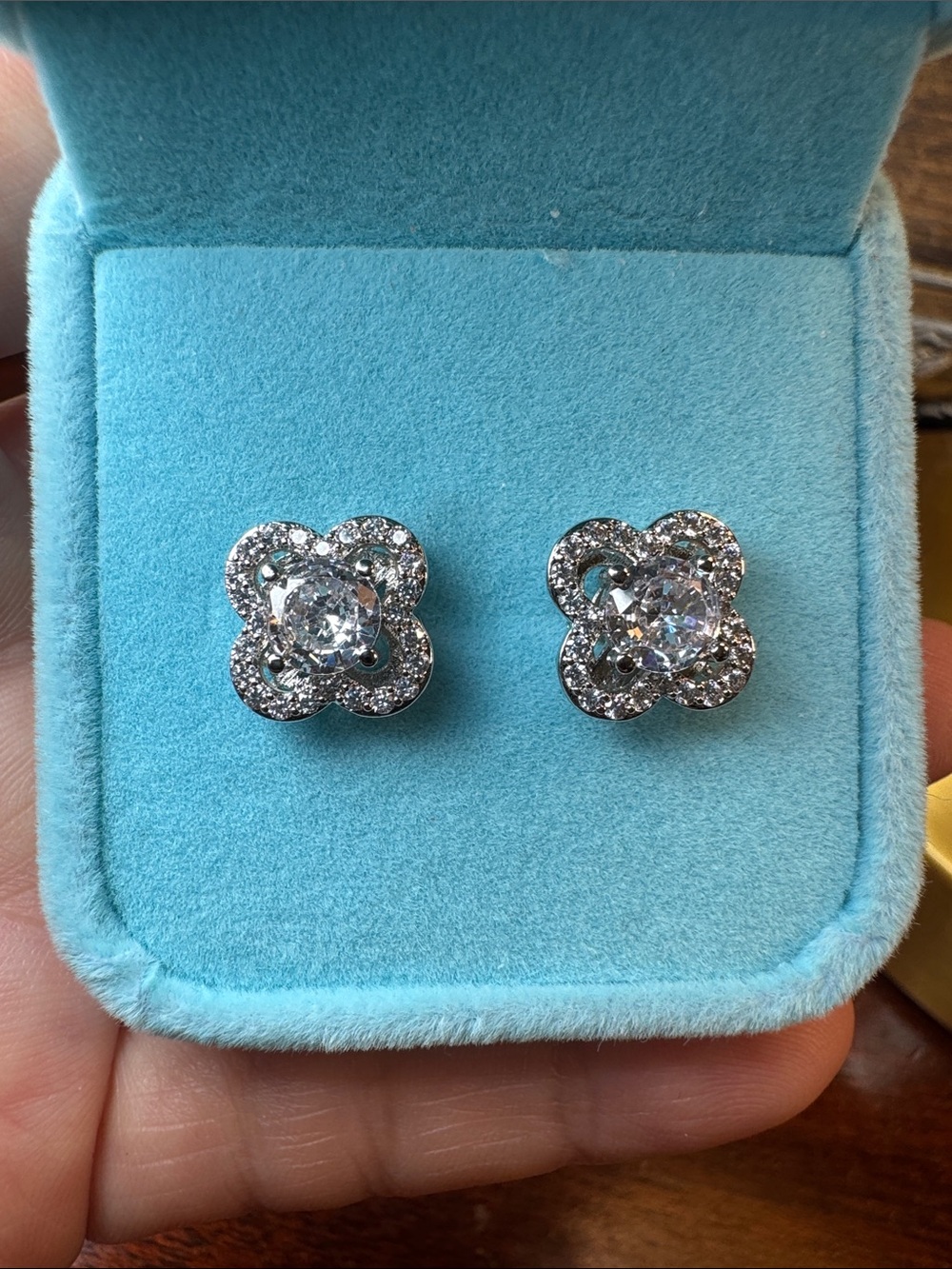 3266-Swarovski Crystal Element post earrings,velvet box included‎